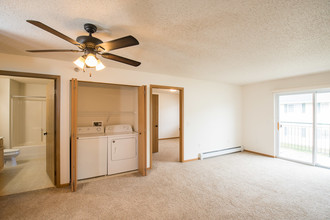 Pheasant Run Apartments in Alexandria, MN - Building Photo - Building Photo