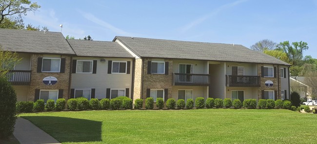 210 at Fairfield in Fairfield, AL - Foto de edificio - Building Photo