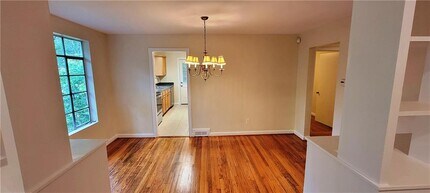 2323 Adams Dr NW in Atlanta, GA - Building Photo - Building Photo