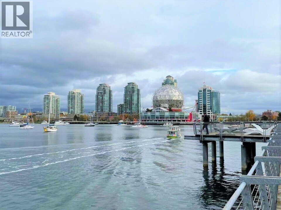 1768 Cook St in Vancouver, BC - Building Photo