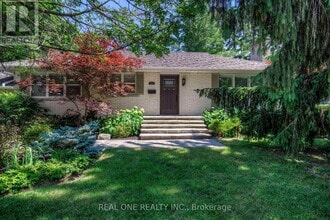 2030 Duncan Rd in Oakville, ON - Building Photo - Building Photo