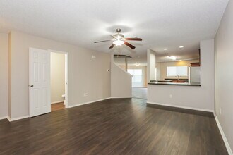 9936 Sparrow Hawk Ln in Fort Worth, TX - Foto de edificio - Building Photo