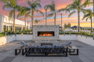 Beacon in Fremont, CA - Foto de edificio - Building Photo