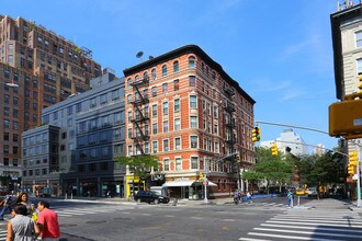 300 W 17th St in New York, NY - Building Photo - Building Photo