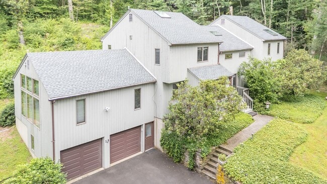 15 Weatherbell Dr in Norwalk, CT - Building Photo - Building Photo