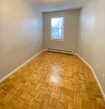 329 Paris St, Unit 2 in Boston, MA - Foto de edificio - Building Photo