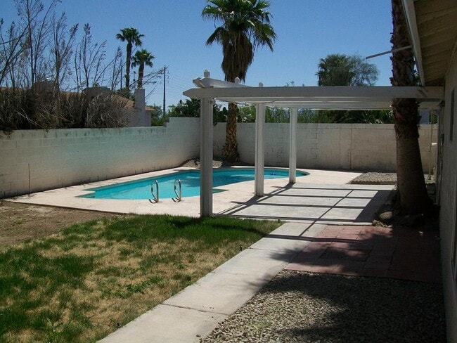 4096 Autumn St in Las Vegas, NV - Building Photo - Building Photo