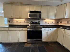 947 Washington St, Unit 2 in Norwood, MA - Building Photo - Building Photo