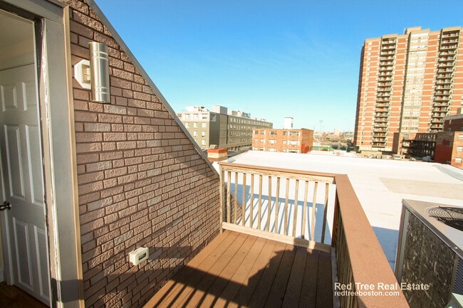 1032 Commonwealth Avenue, Unit 3