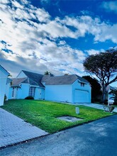 4732 NW 98 Pl in Doral, FL - Building Photo - Building Photo