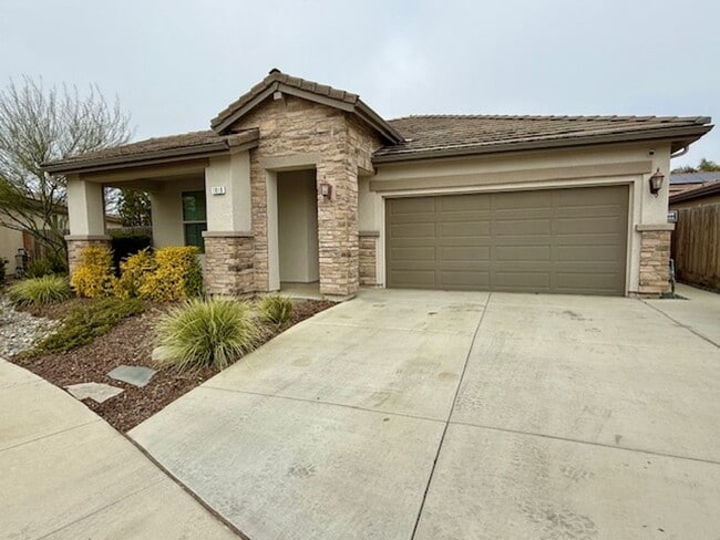 1810 E Monte Vis Ave in Visalia, CA - Building Photo - Building Photo