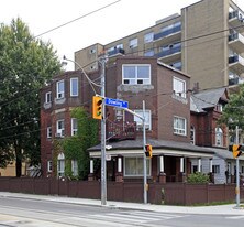 Dowling Residence in Toronto, ON - Building Photo