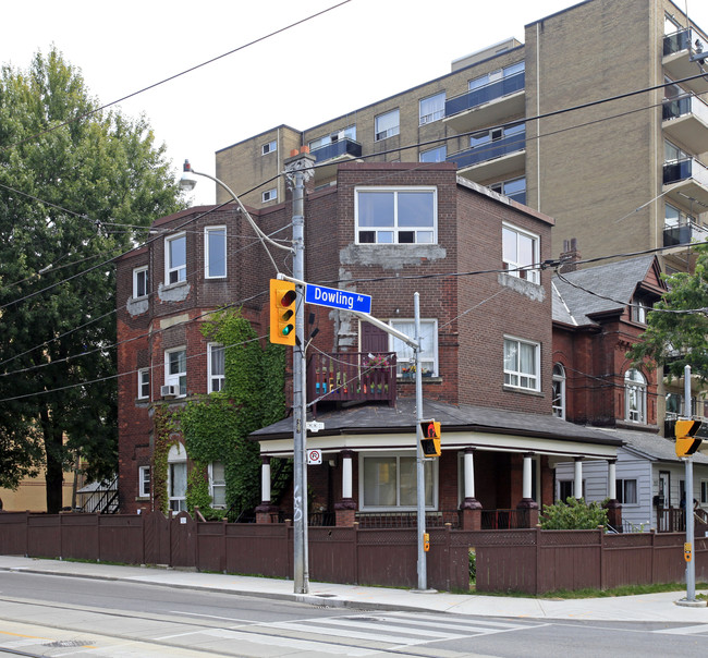 Dowling Residence in Toronto, ON - Building Photo - Primary Photo