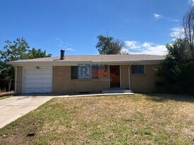 504 Toledo St in Aurora, CO - Building Photo