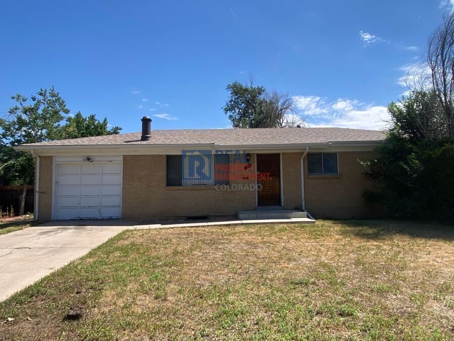 504 Toledo St in Aurora, CO - Building Photo