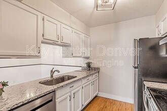 7665 E Eastman Ave in Denver, CO - Foto de edificio - Building Photo