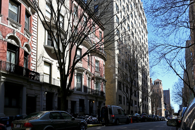 309 W 100th St in New York, NY - Building Photo - Building Photo