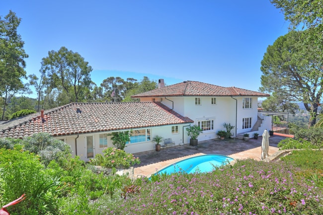 2360 Foothill Rd in Santa Barbara, CA - Building Photo - Building Photo