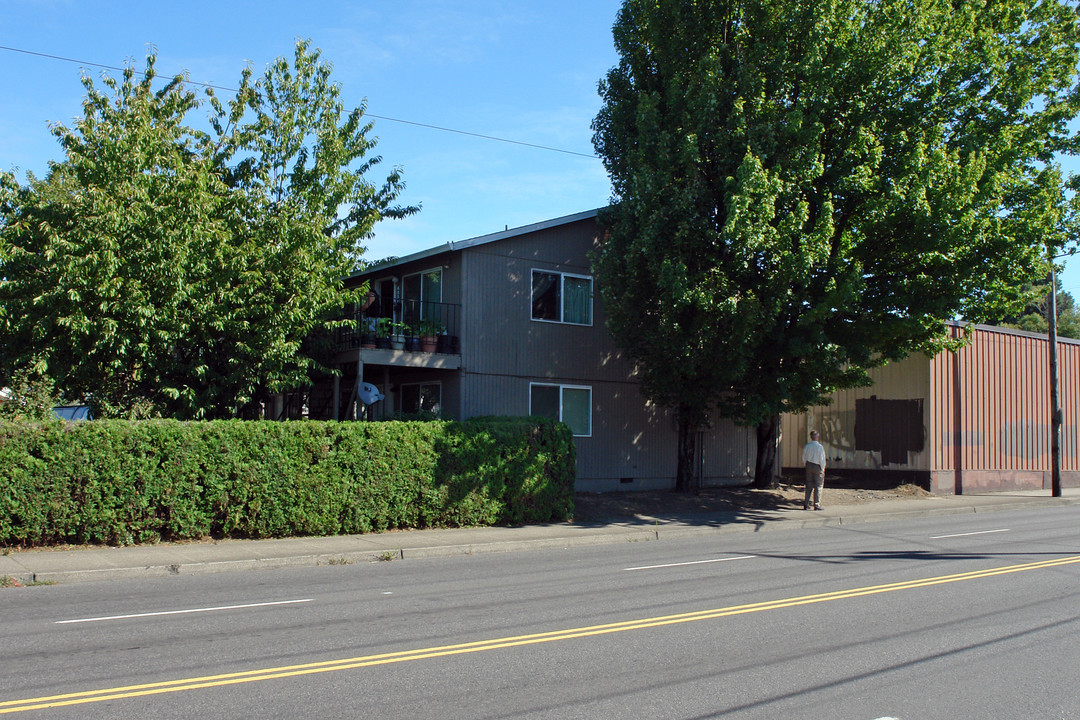 C & N Court Apartments in Portland, OR - Building Photo