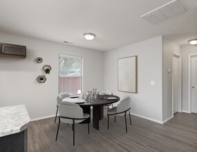 560 W Melody Ln in Republic, MO - Building Photo - Building Photo