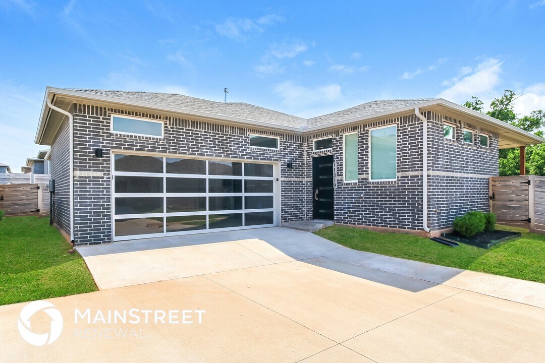 11319 Paradise Out Ln in Oklahoma City, OK - Foto de edificio