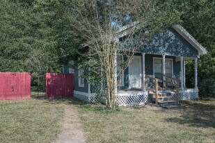 201 S Cleveland St in Dayton, TX - Building Photo