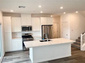 3724 Canis Minor Ln in Henderson, NV - Foto de edificio - Building Photo