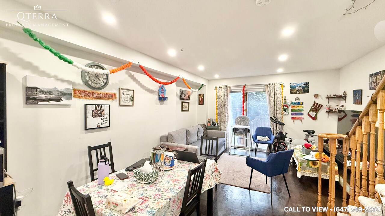 1635 Pickering Pky in Pickering, ON - Building Photo