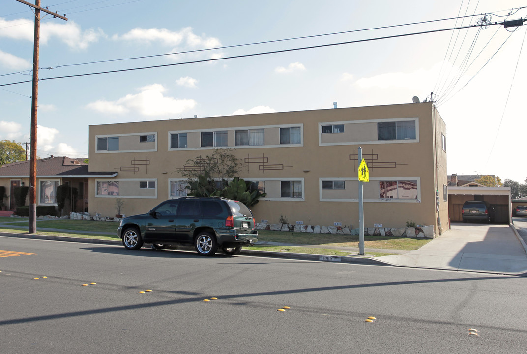 6910-& 6918 Wilcox Ave in Bell, CA - Foto de edificio