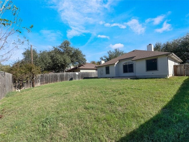 1901 Holly Springs Dr in Taylor, TX - Building Photo - Building Photo