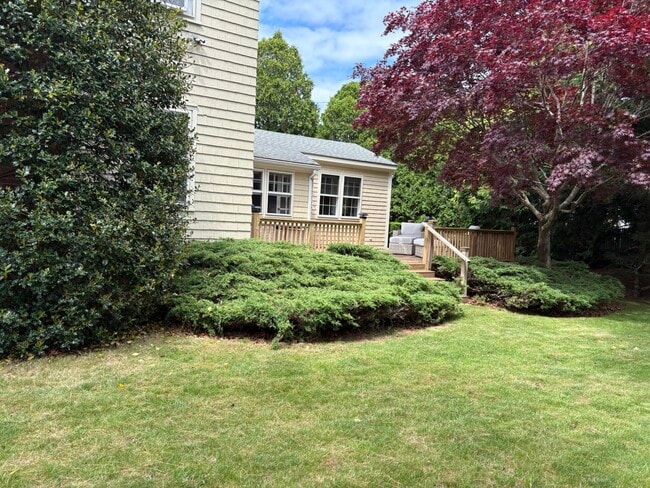 8 Sylvan St in Newport, RI - Building Photo - Building Photo