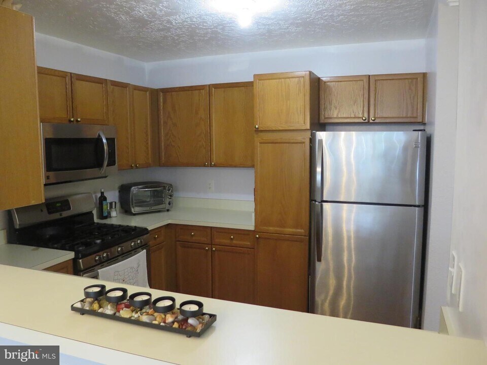 5575 Seminary Rd-Unit -314 in Falls Church, VA - Building Photo