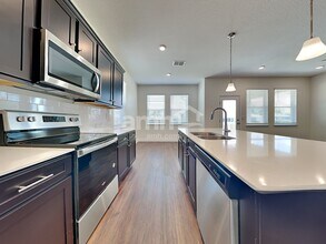 27537 St Andrews Ave in Wesley Chapel, FL - Building Photo - Building Photo