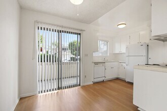 1723 S Barrington Ave in Los Angeles, CA - Building Photo - Building Photo