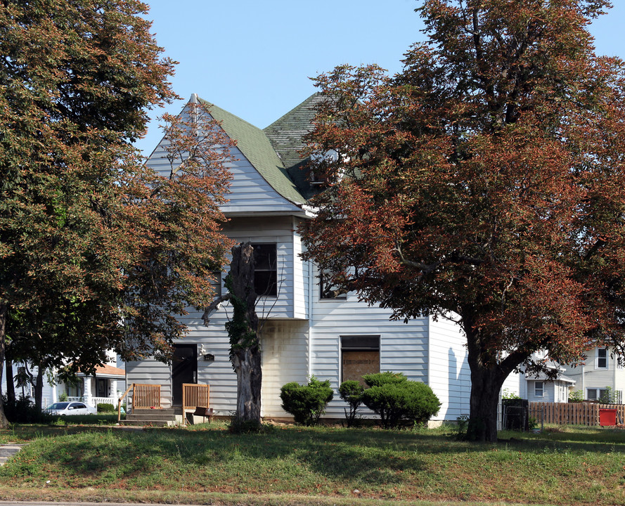 2246 W Washington St in Indianapolis, IN - Building Photo