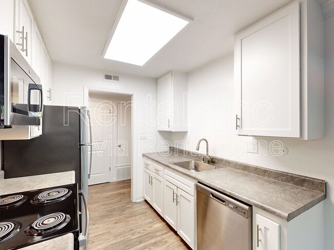 823 Las Gallinas Ave in San Rafael, CA - Building Photo - Building Photo