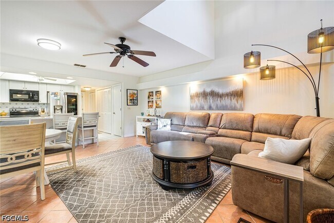 13740 Downing Ln in Ft. Myers, FL - Building Photo - Building Photo