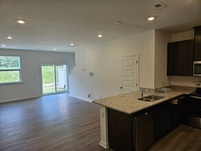 10536 Brookside Reserve Rd in Wake Forest, NC - Foto de edificio - Building Photo