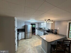 24414 Graham Ave in Smithsburg, MD - Foto de edificio - Building Photo