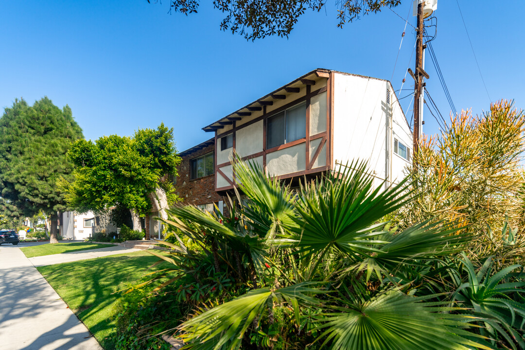 Kingswood in Torrance, CA - Building Photo