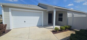 2577 Lindewood St in the Villages, FL - Building Photo