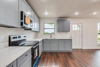 112 Gazley St in Smithville, TX - Building Photo - Building Photo