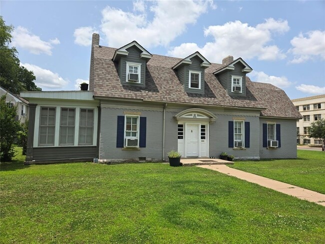 property at 606 Chautauqua Ave