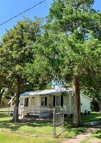 11858 13th St in Santa Fe, TX - Building Photo