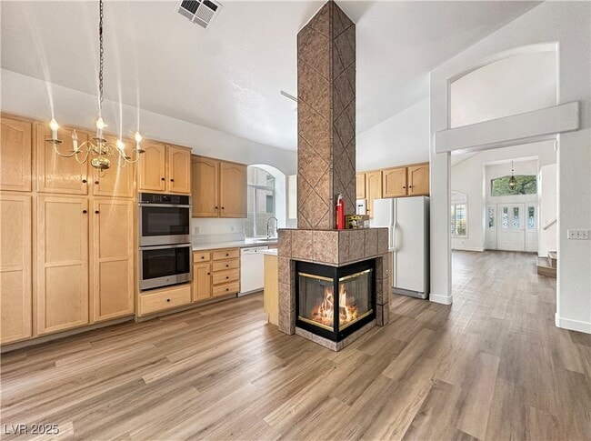 property at 2424 Shady Vista Dr
