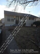 124 Perthshire Rd in St. Louis, MO - Building Photo