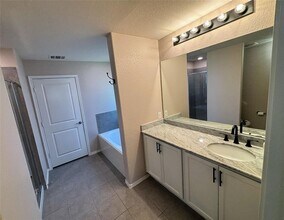 3808 Alpine Autumn Dr in Austin, TX - Building Photo - Building Photo