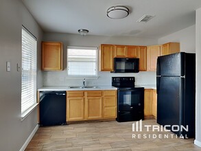 5029 Hauna Ln in Dickinson, TX - Building Photo - Building Photo