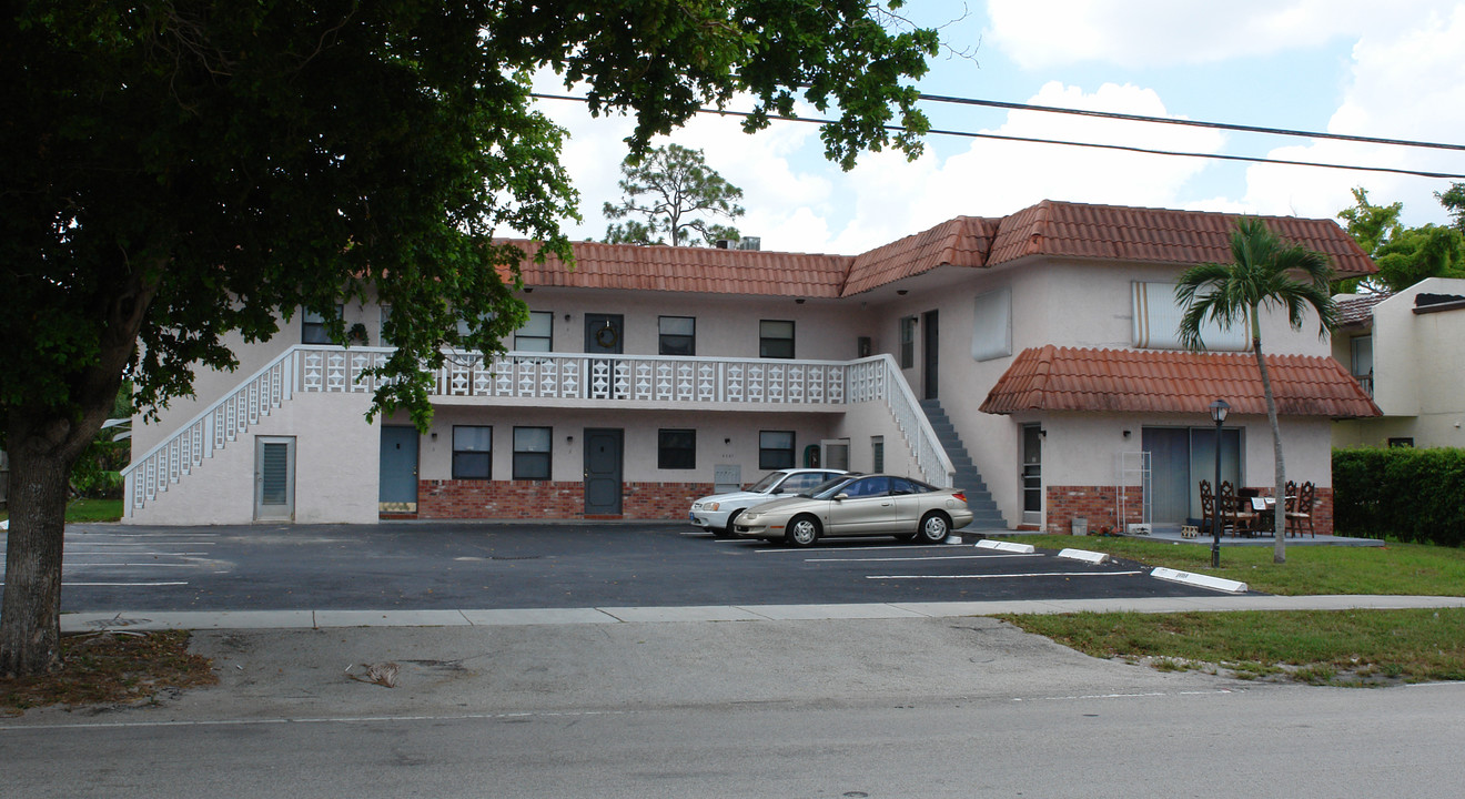 4361 NW 9th Ave in Pompano Beach, FL - Foto de edificio