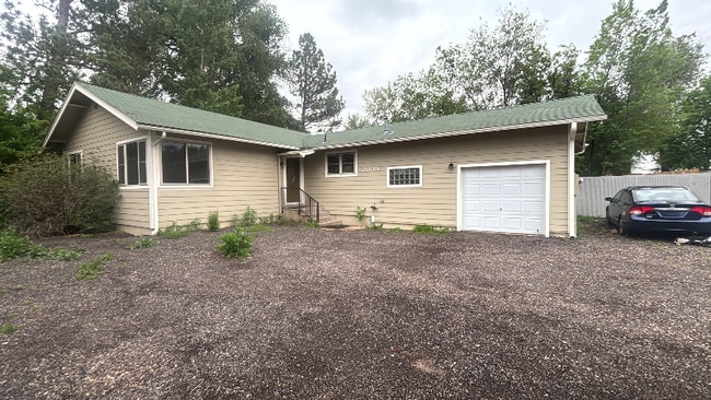property at 2039 W Mulberry St